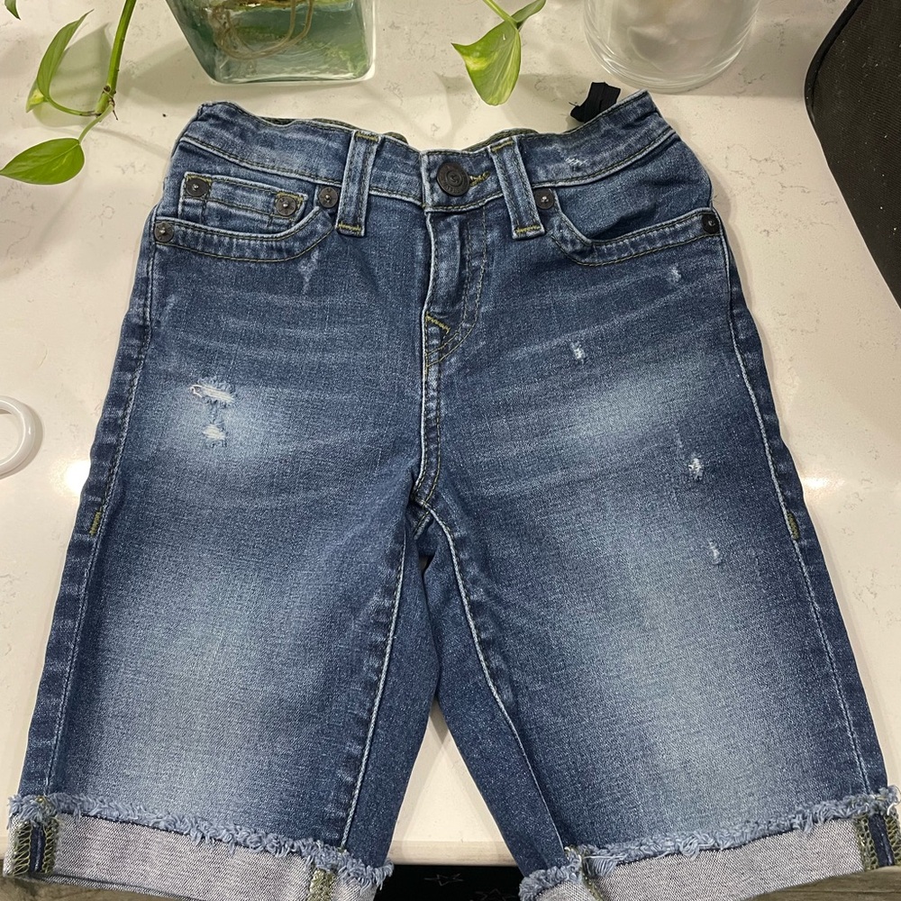 True Religion GENO rolled up jean boy short size 8